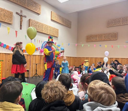 Radost i šarenilo obilježili maškare u Davoru