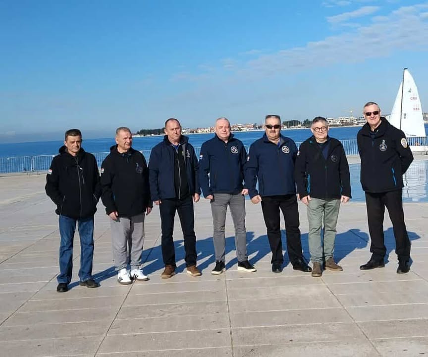 image-2379035522518368