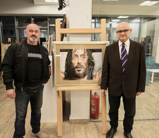 U Pleternici otvorena izložba sakralnih slika Drage Matoševića: Impresivna zbirka umjetničkih djela!