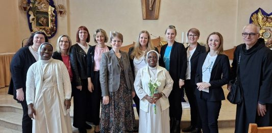 Vokalna skupina “Aurora” ide dalje: Uspješan nastup u bolnici na Strmcu