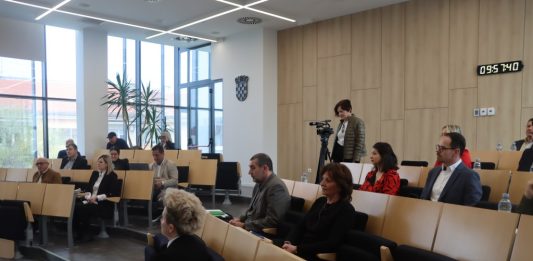 Burno na sjednici Gradskog vijeća: Odustaje se od prodaje dječjeg igrališta na Cvjetnom trgu